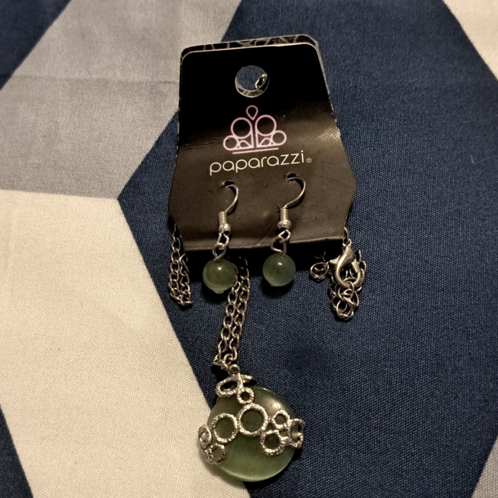 Paparazzi Necklace and Earring Set